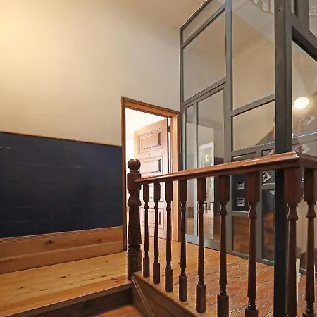 Flh Classic With Terrace & Parking شقة *